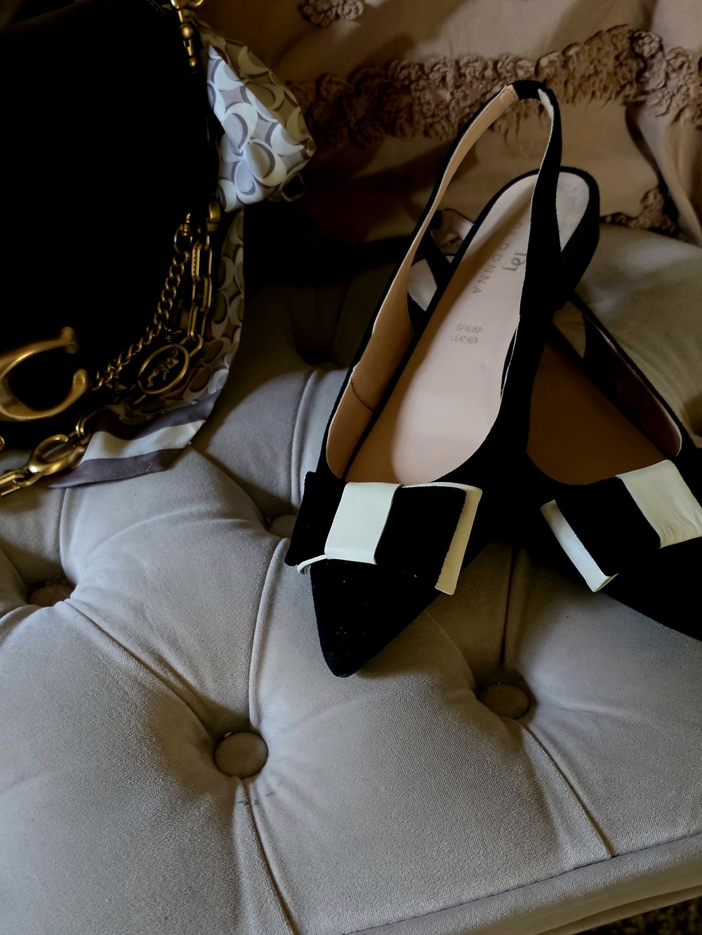 Di Donna Genuine Learher Black & White Bow Flats